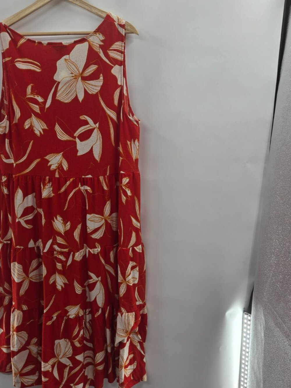 Ava and Viv Red Cream Tropical Floral Sleeveless Tiered Midi Dress Size 2x - Picture 3 of 13
